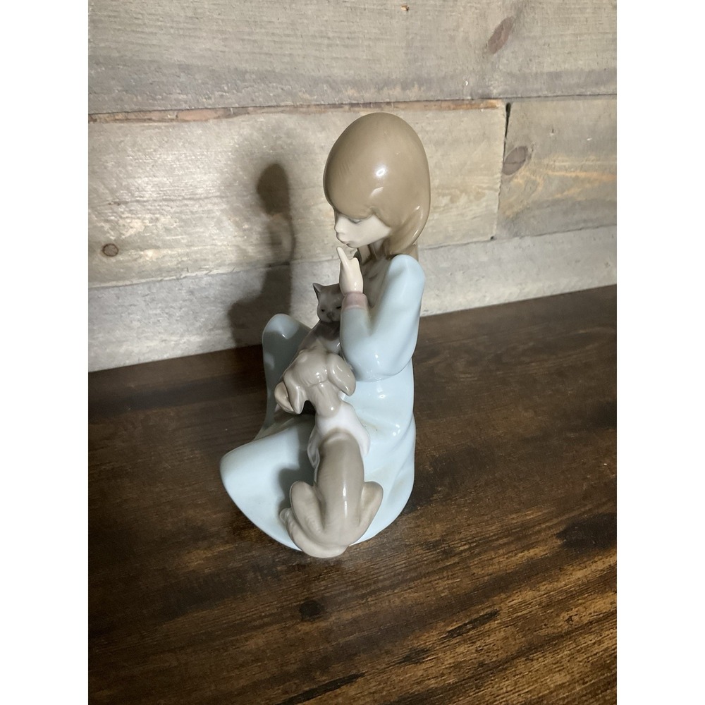 Cat Nap by Lladro, 1990 Girl with napping cat and puppy, #5640, Glazed, Spain - Picture 3 of 5